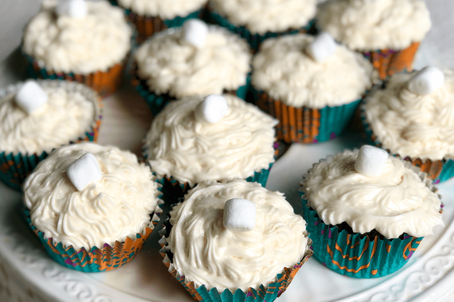 Tiny Chefs - Hot Chocolate Cupcakes with Marshmallow Frosting