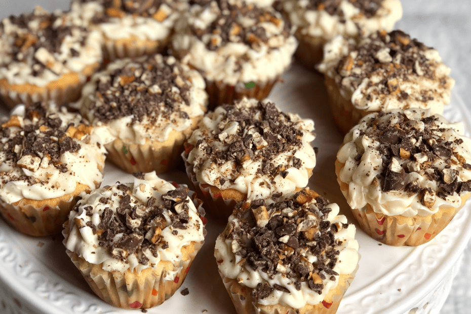 Tiny Chefs - White Chocolate Raspberry Cupcakes with White Chocolate Frosting